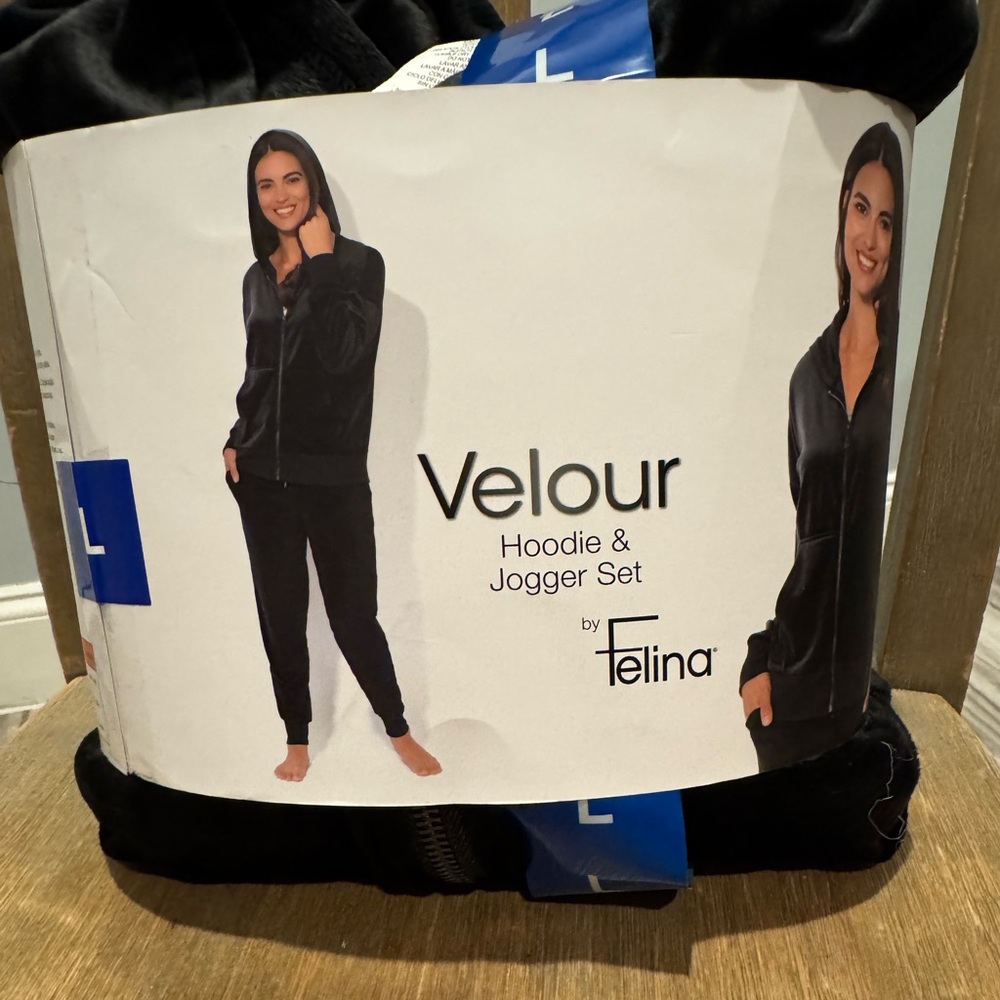 Felina Velour Women’s Jogging Set - Picture 4 of 5